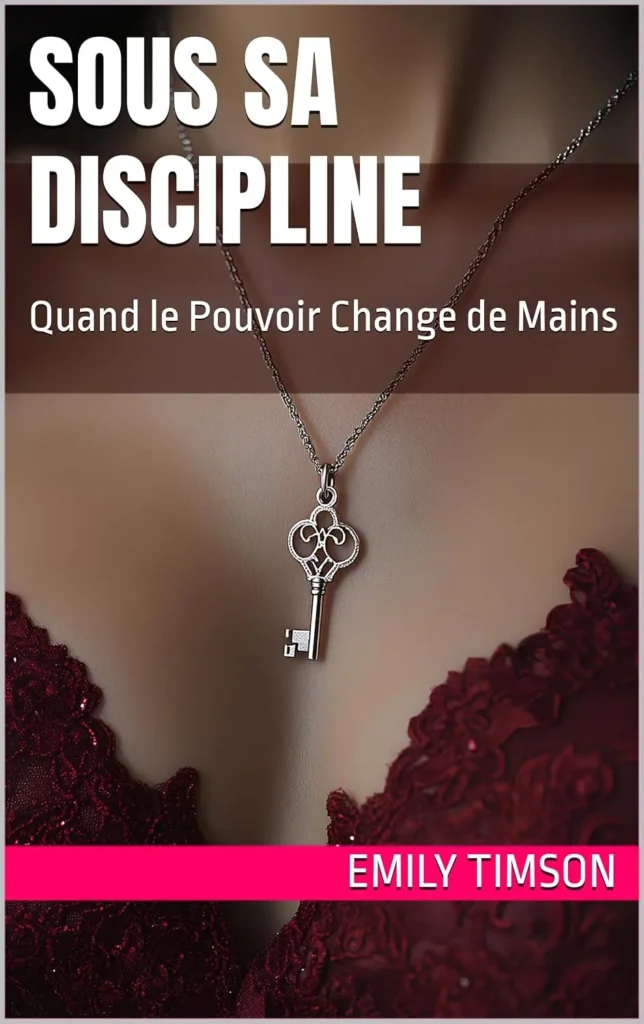 Couverture du livre Sous Sa Discipline d’Emily Timson – romance érotique BDSM avec une clé sur une poitrine féminine.